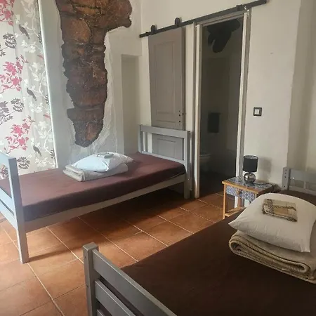 Au Village Nocleg ze śniadaniem Serriera (Corsica)