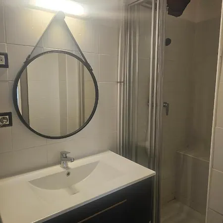 Au Village Serriera (Corsica)