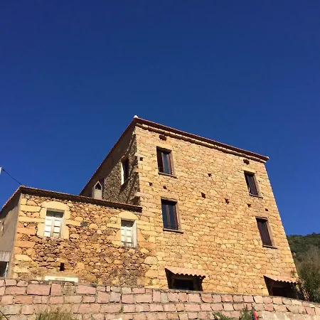 Au Village Nocleg ze śniadaniem Serriera (Corsica)