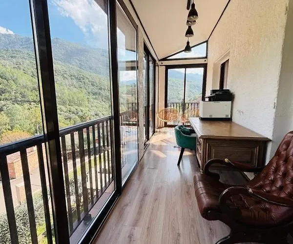 Au Village 塞雷拉