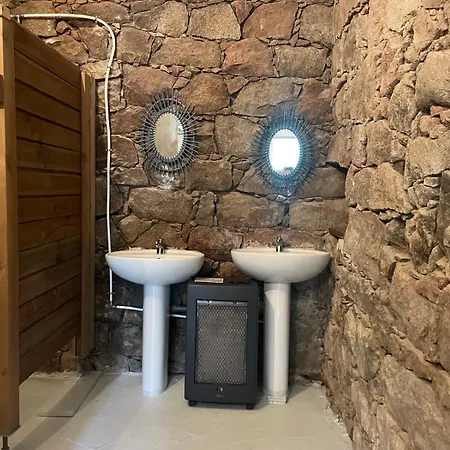 לינה וארוחת בוקר Au Village