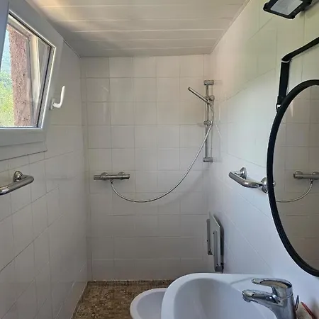 לינה וארוחת בוקר Au Village *