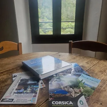 Au Village Serriera (Corsica)