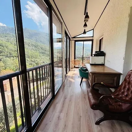 Au Village Serriera (Corsica)