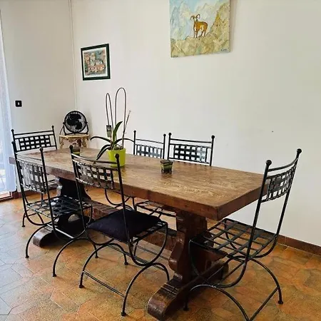 Au Village לינה וארוחת בוקר *