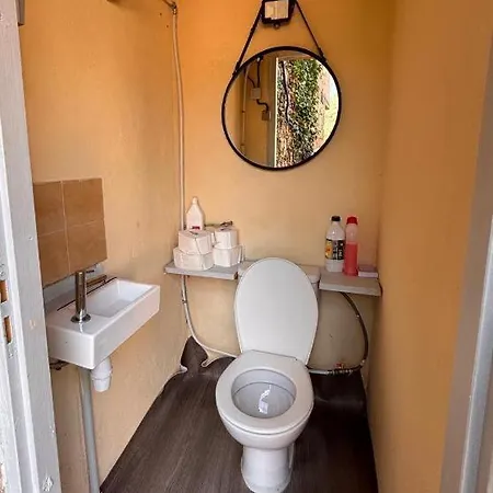 Au Village לינה וארוחת בוקר *