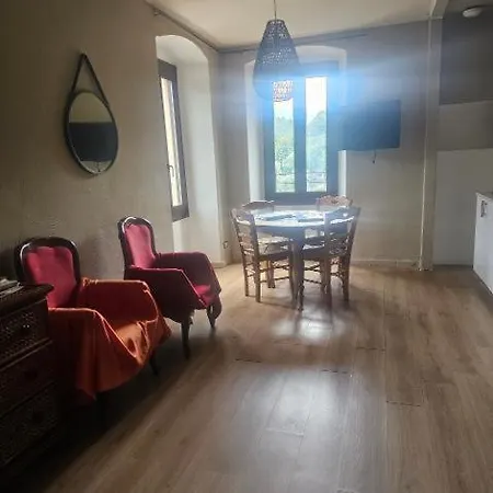 לינה וארוחת בוקר Au Village Serriera (Corsica)