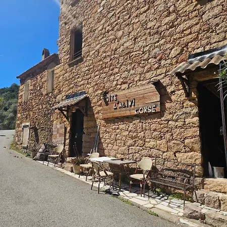 Au Village *