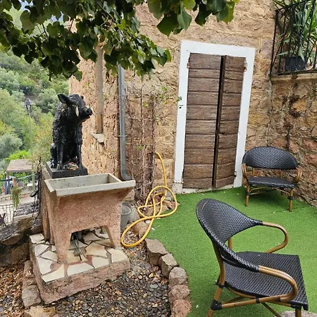 Au Village לינה וארוחת בוקר Serriera (Corsica)