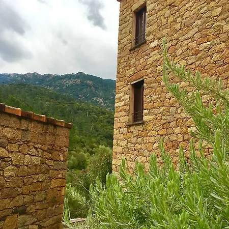 Au Village לינה וארוחת בוקר Serriera (Corsica)