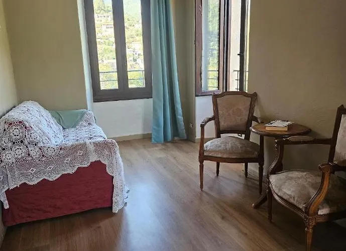 Bed & Breakfast Au Village Serriera (Corsica)