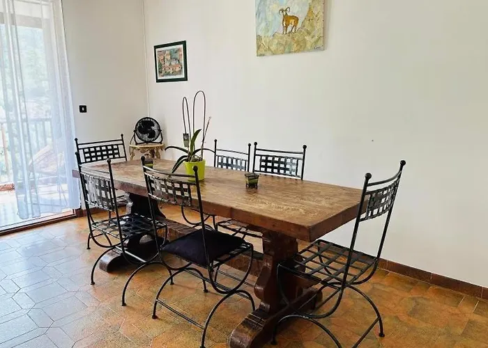 Au Village Bed & Breakfast *