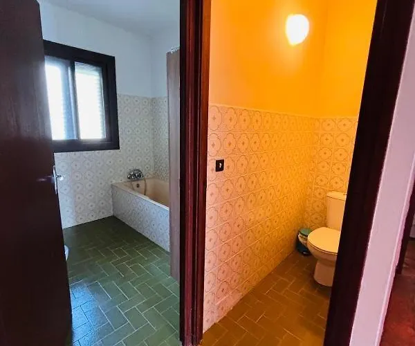 Au Village Bed & Breakfast Serriera (Corsica)