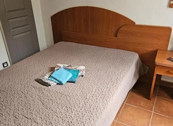 Au Village * Serriera (Corsica)